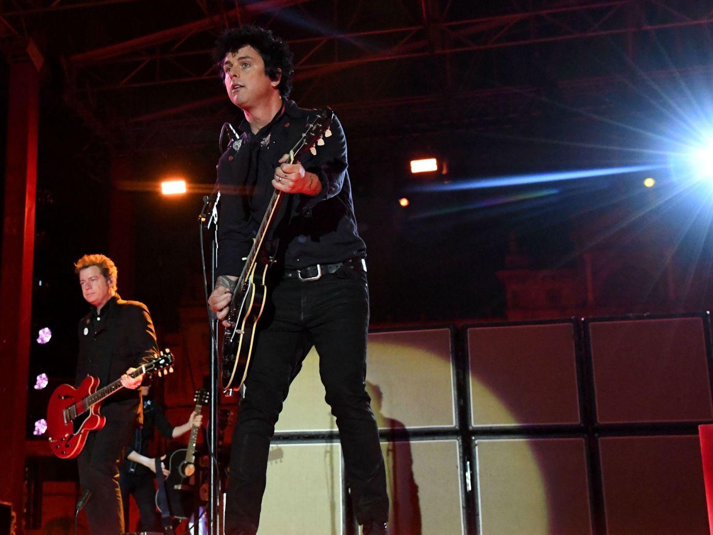 1400x1050 Green Day's Billie Joe Armstrong Teases Crowd Pleasing Hella Mega