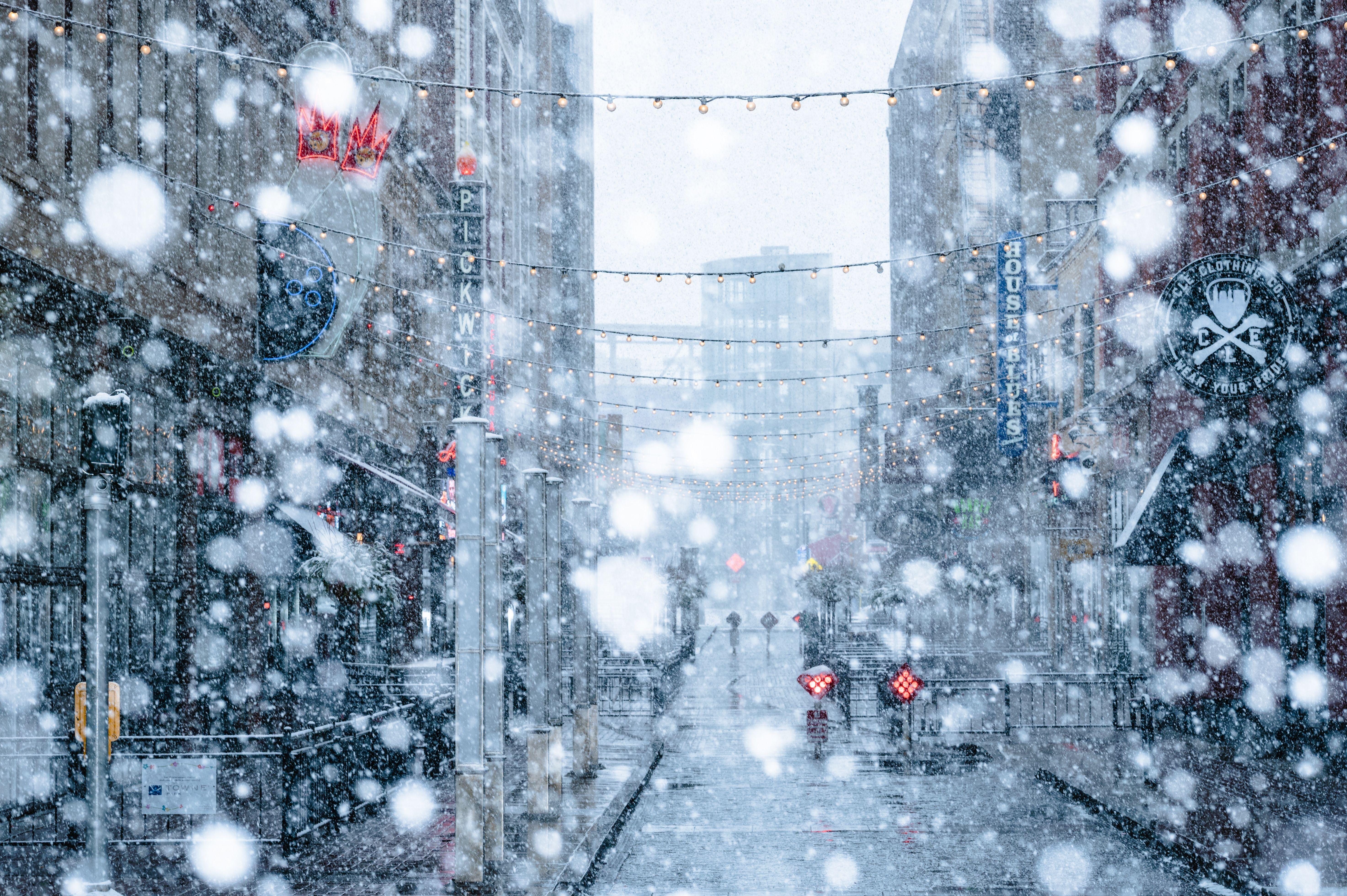 5894x3922 Download wallpaper 5894x3922 snowfall, snow, street, city, winter