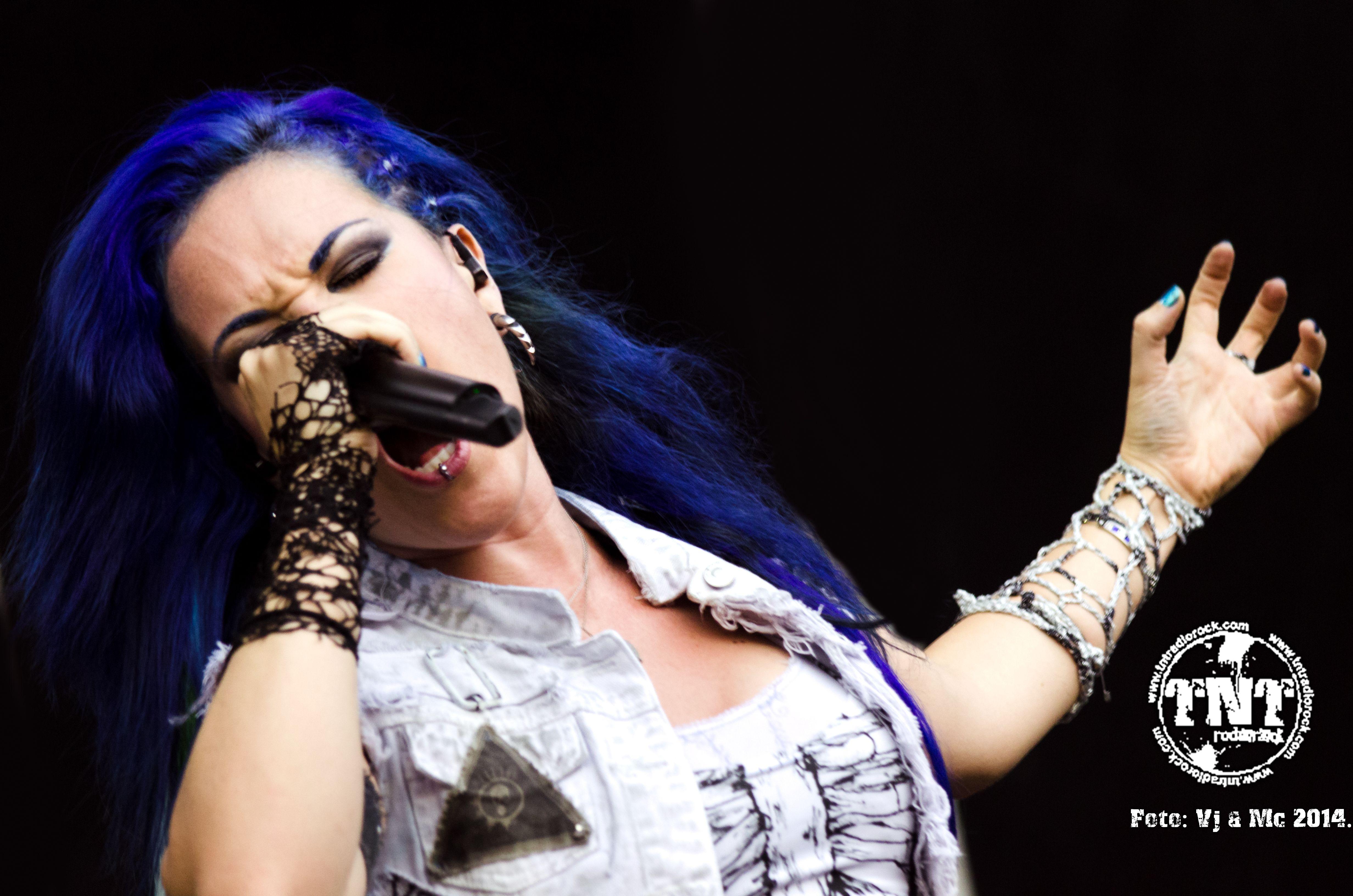 Алиса бесплатные песни. Alissa White-Gluz. Arch Enemy вокалистка Алиса 2014. Alissa White-Gluz обои. 4k Alissa White-Gluz.