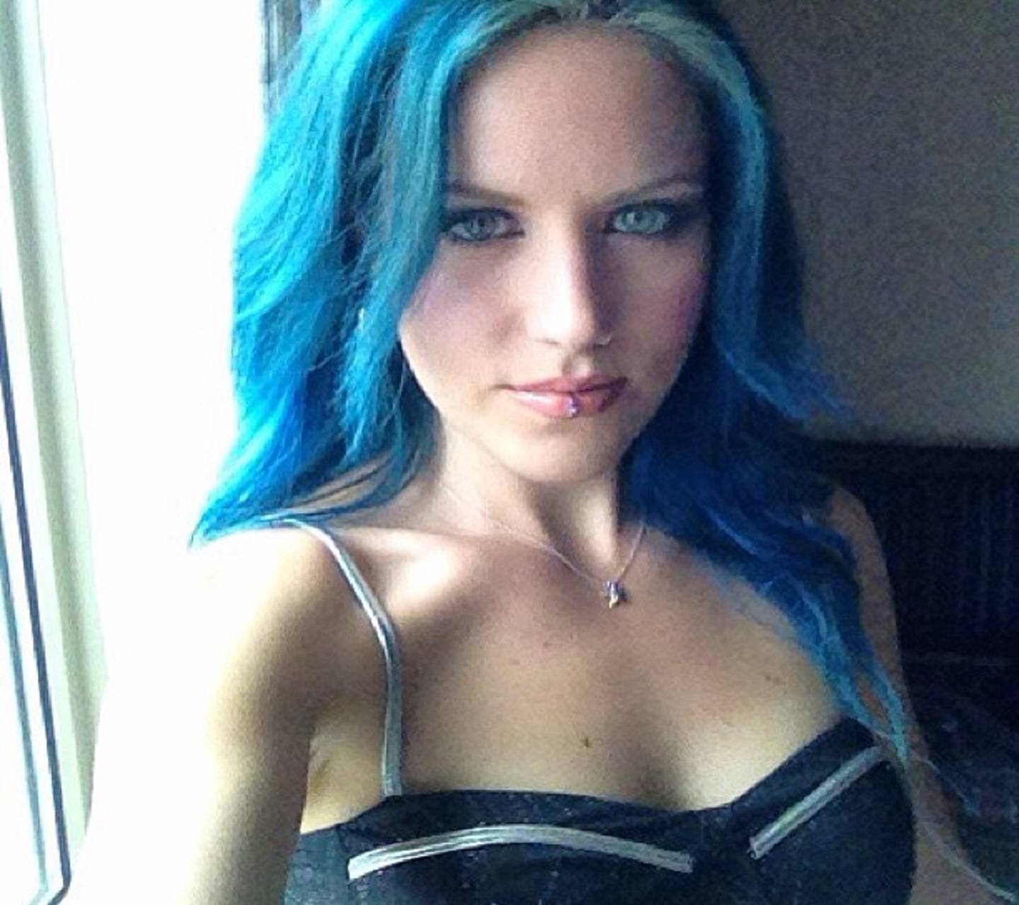 1440x1280 Alissa White Gluz Wallpaper