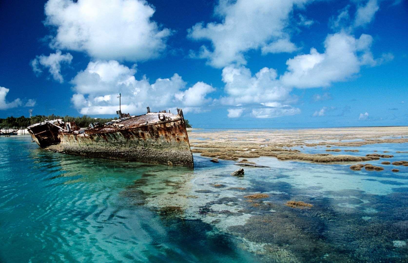 1674x1080 A shipwreck on Heron Island, Queensland. © Getty Image. Full HD