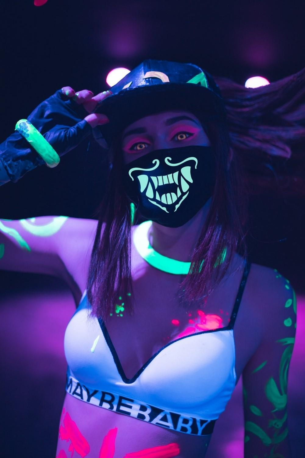 1001x1500 LoL KDA Akali Cosplay Wallpaper [1001x1500]