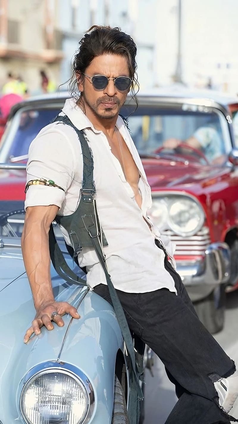 800x1422 Pathan Movie Ke, Shahrukh Standing Besides Car, indian actor, shahrukh khan, HD phone wallpaper