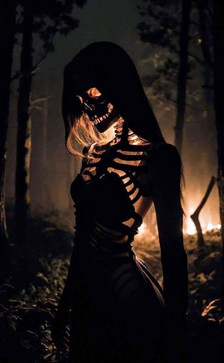 736x1195 Skeleton girl wallpaper. Woman and skeleton art, Halloween photohoot scary, Beautiful dark art