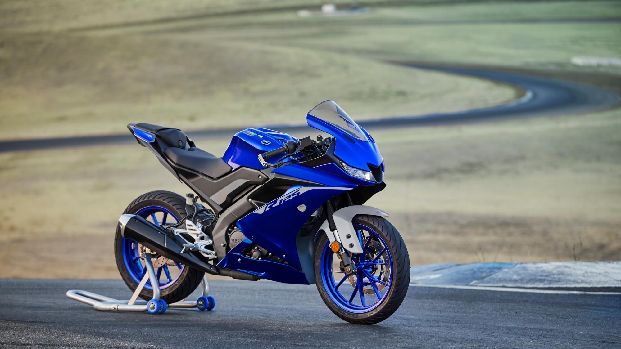 2000x1125 Yamaha YZF R125 Wallpaper
