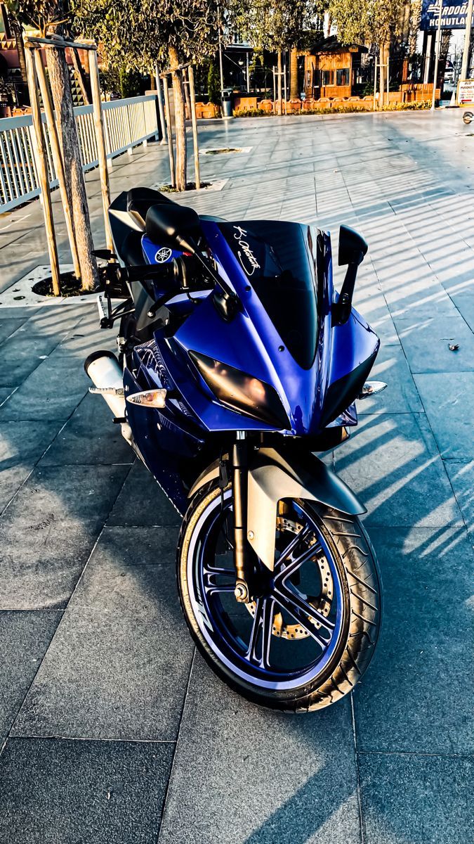 675x1200 Yamaha Yzf r125 blue