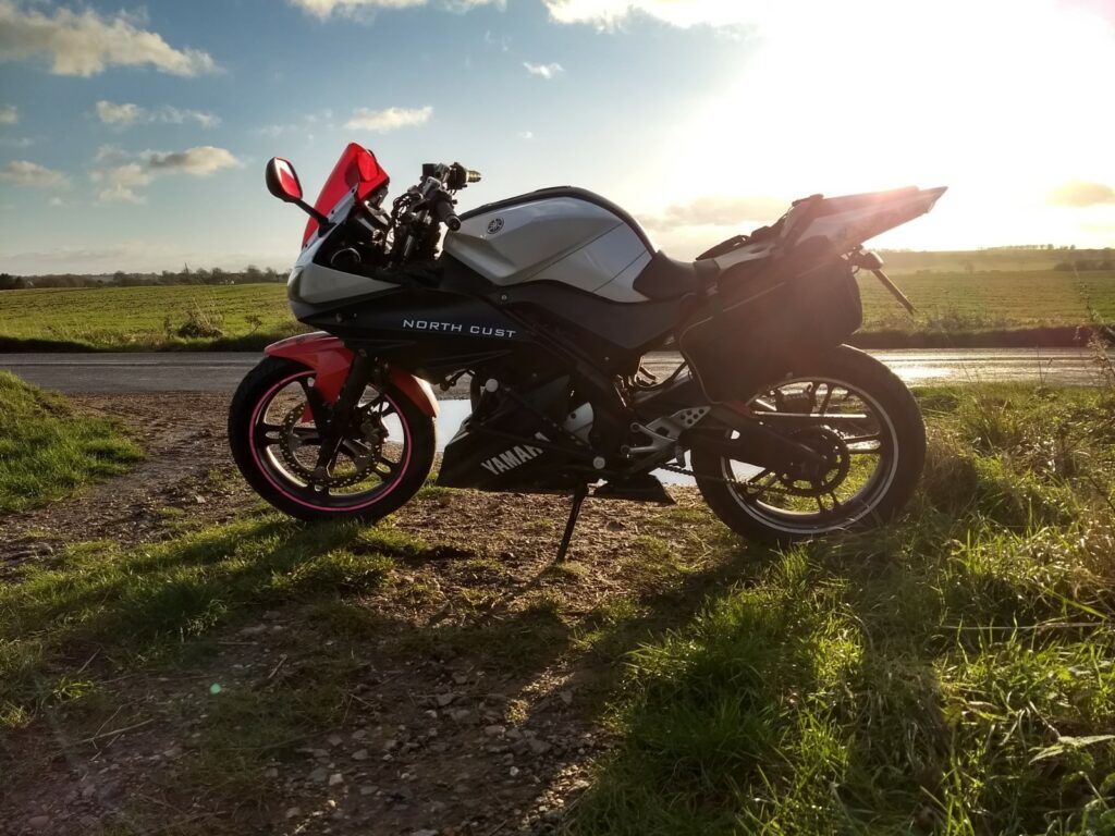 1024x768 YZF R125 Gallery