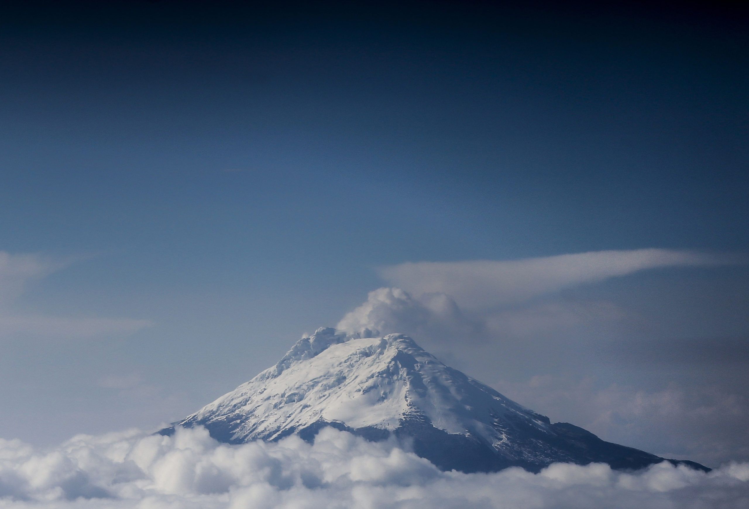 2560x1741 Nevado del Ruiz Wallpaper
