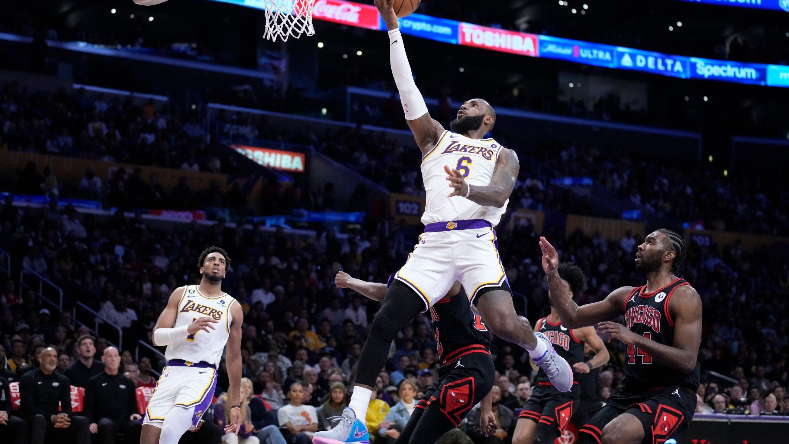 2560x1440 Season of NBA moments: LeBron, Lillard, Mitchell and more