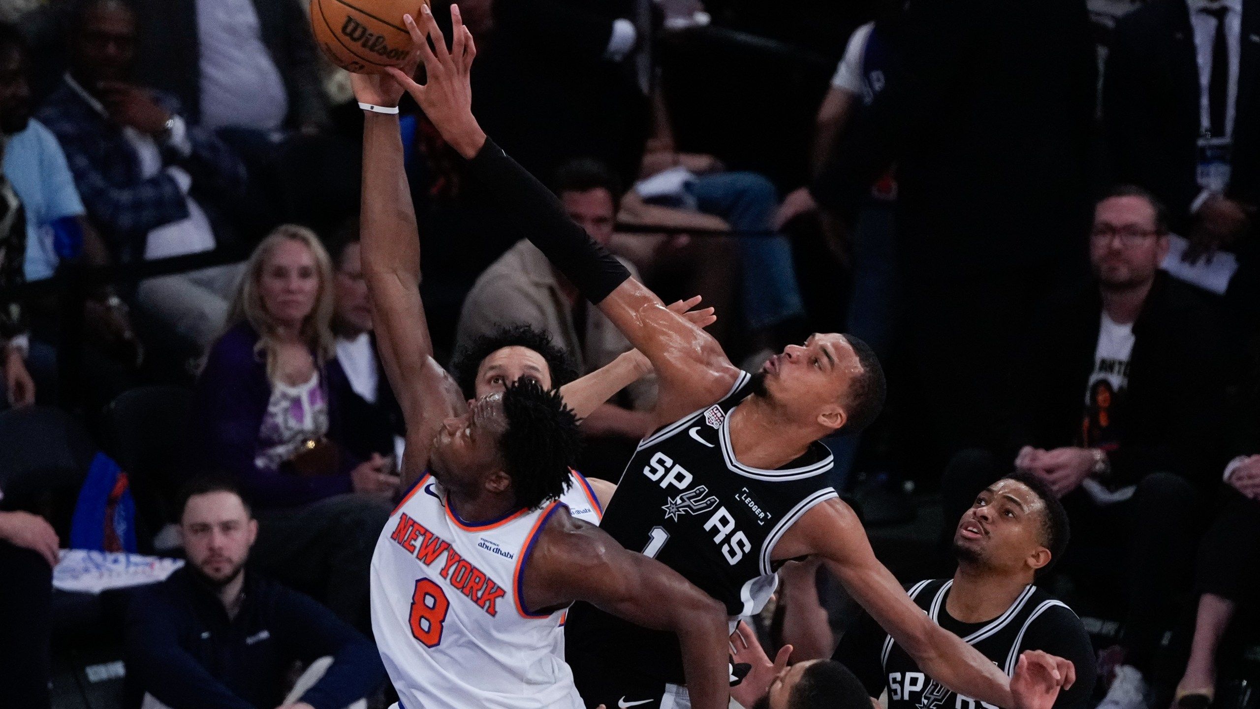 2560x1440 Victor Wembanyama misses 2 late free throws in NBA Finals Game 4 as Spurs get pushed to the brink