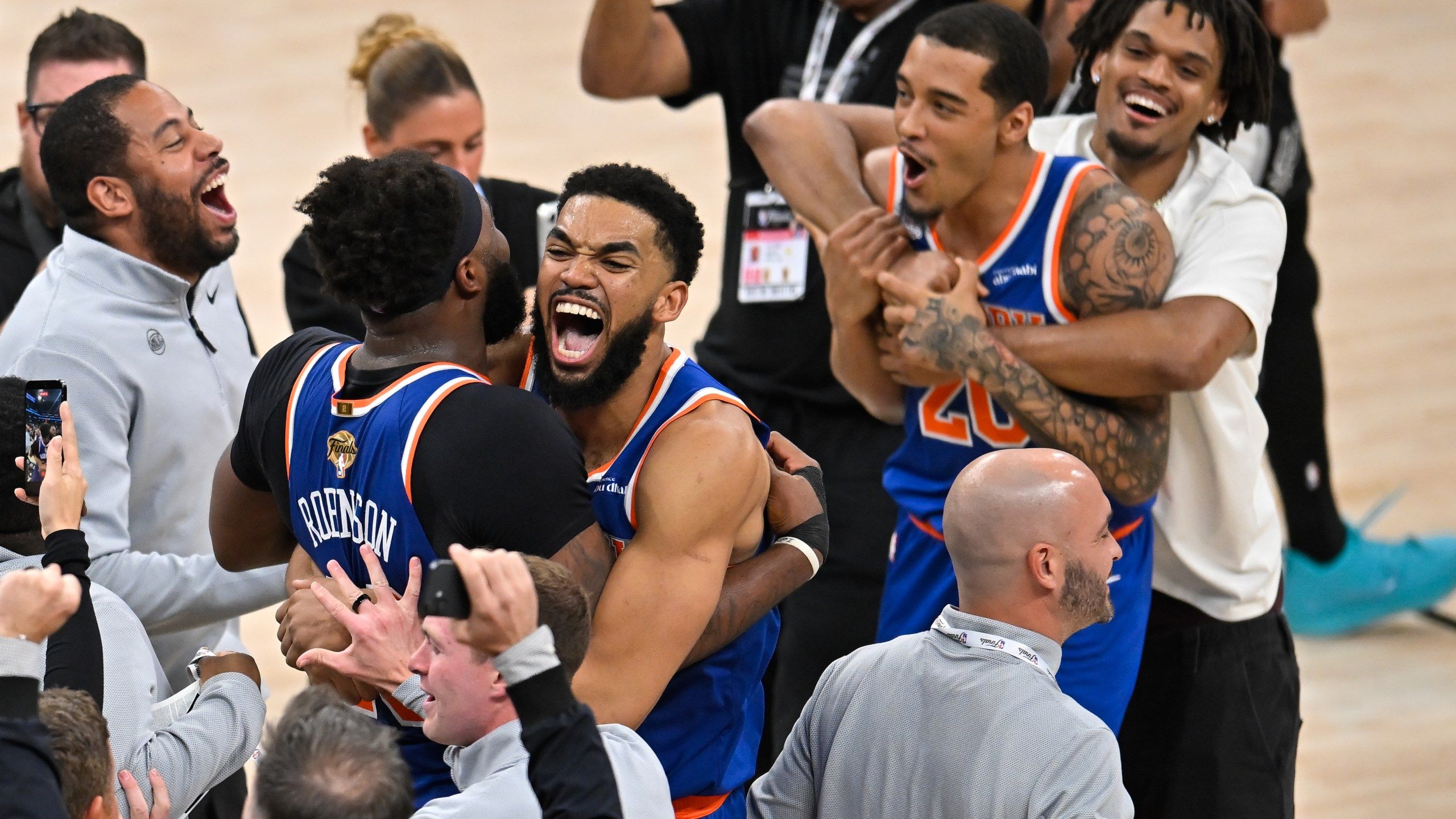 2560x1440 Knicks Win First NBA Title Since 1973 With 94 90 Victory Over Spurs In Game 5