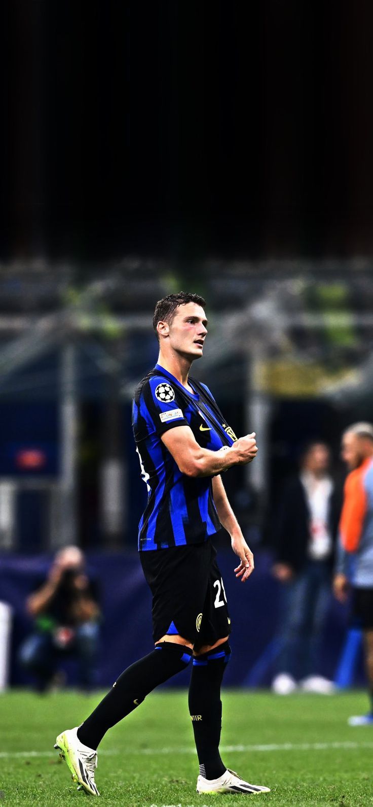 736x1590 Benjamín Pavard
