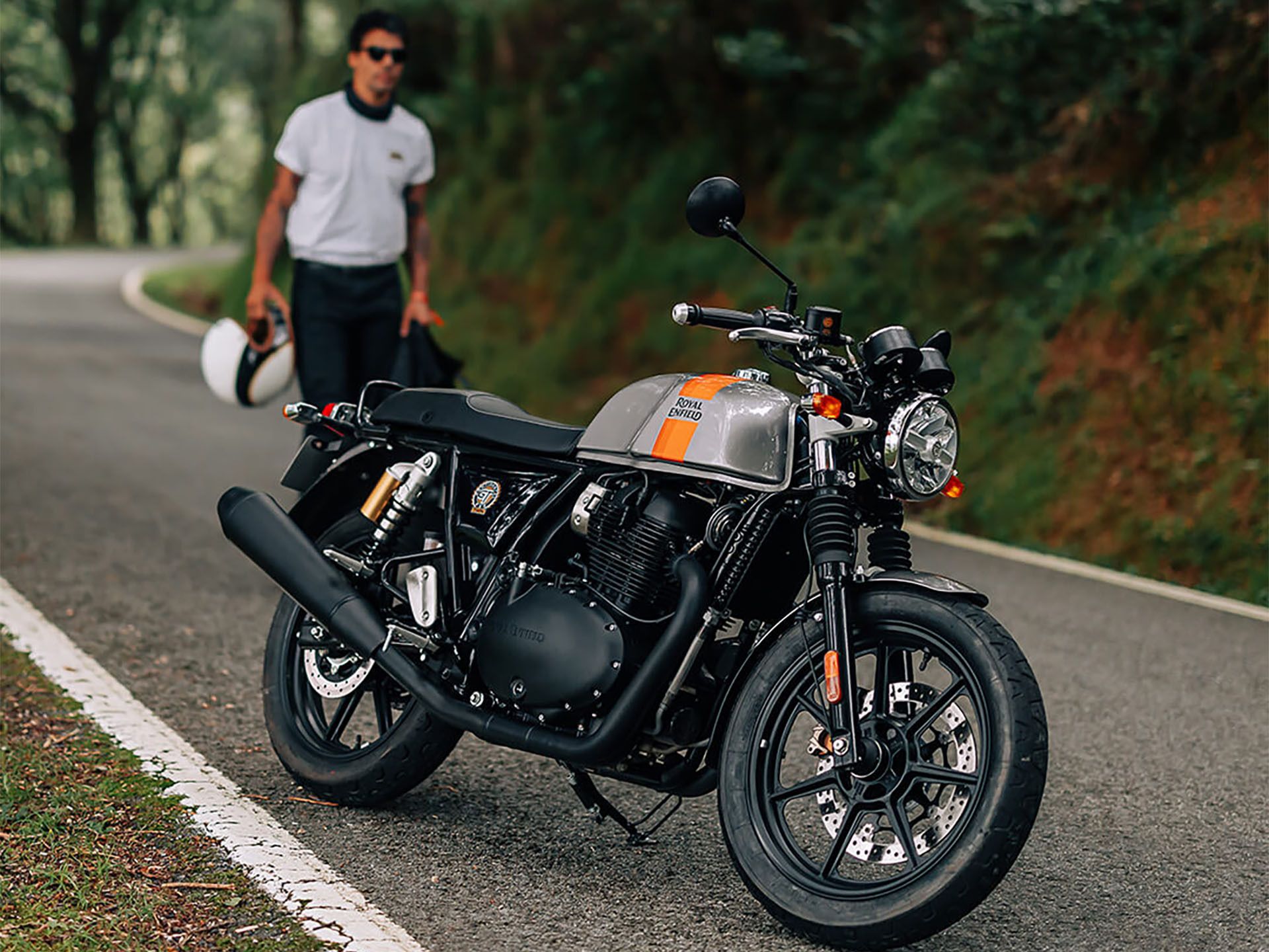 1920x1440 Retro Review & Specs: Royal Enfield Continental GT