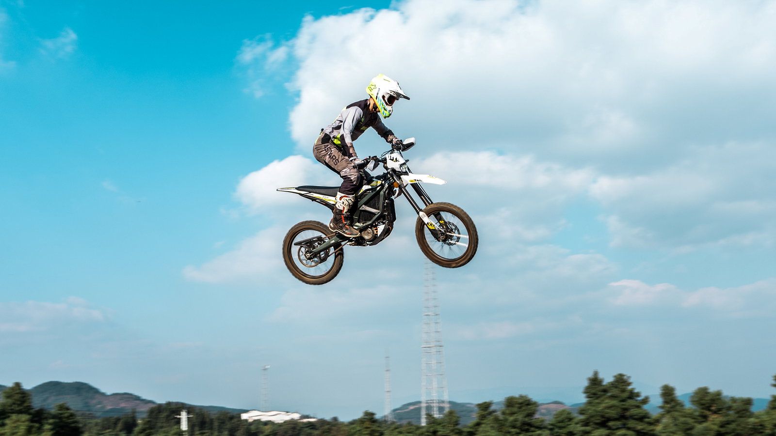 1600x900 Sur Ron Ultra Bee Review: A Quiet Revolution In Green Laning