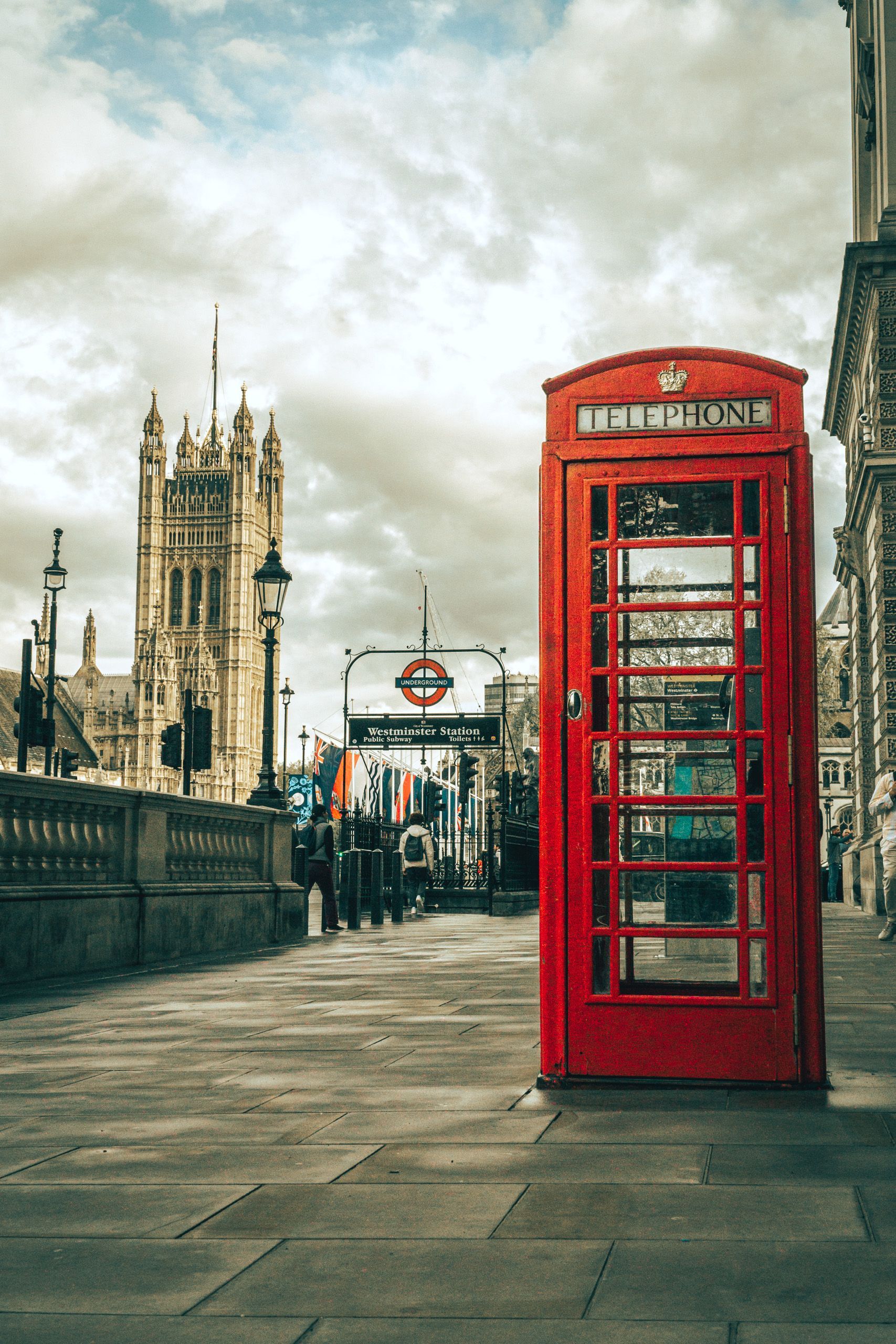 1707x2560 Iconic Red Phone Booth by Big Ben in London · Free