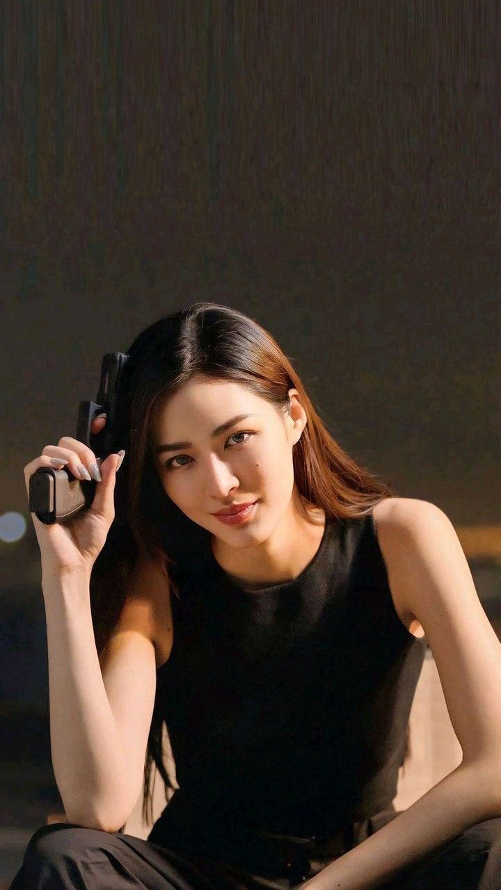 720x1280 Lingling Kwong Wallpaper