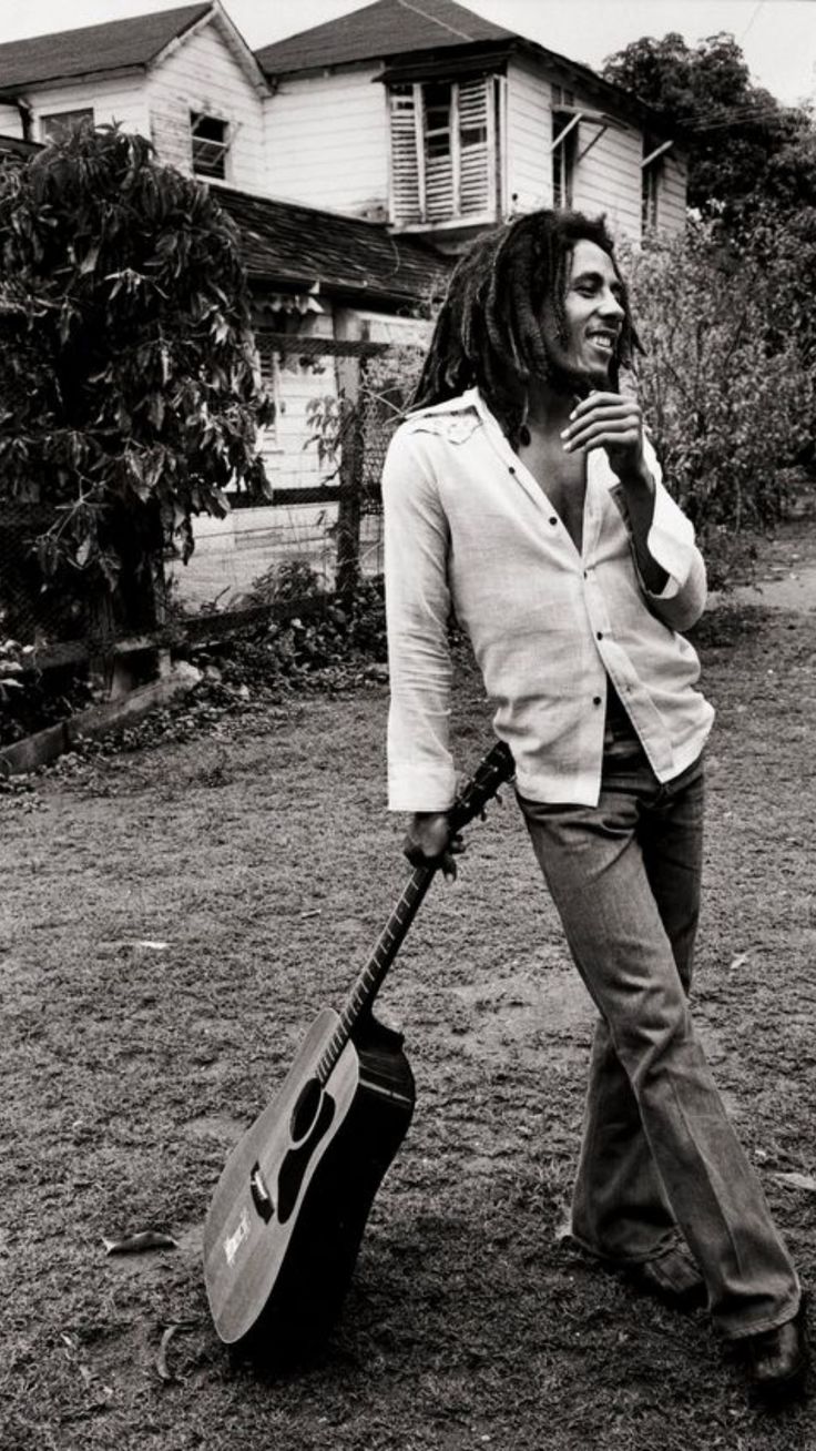 736x1308 Bob Marley Guitar Wallpaper