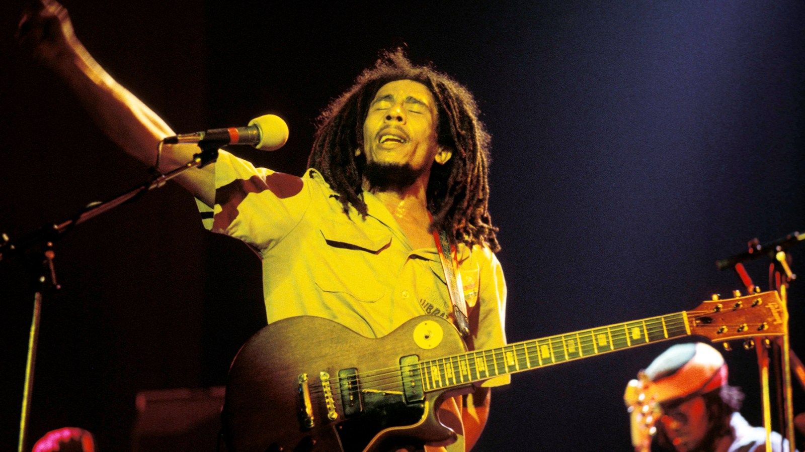 1600x900 Bob Marley with a Bullet