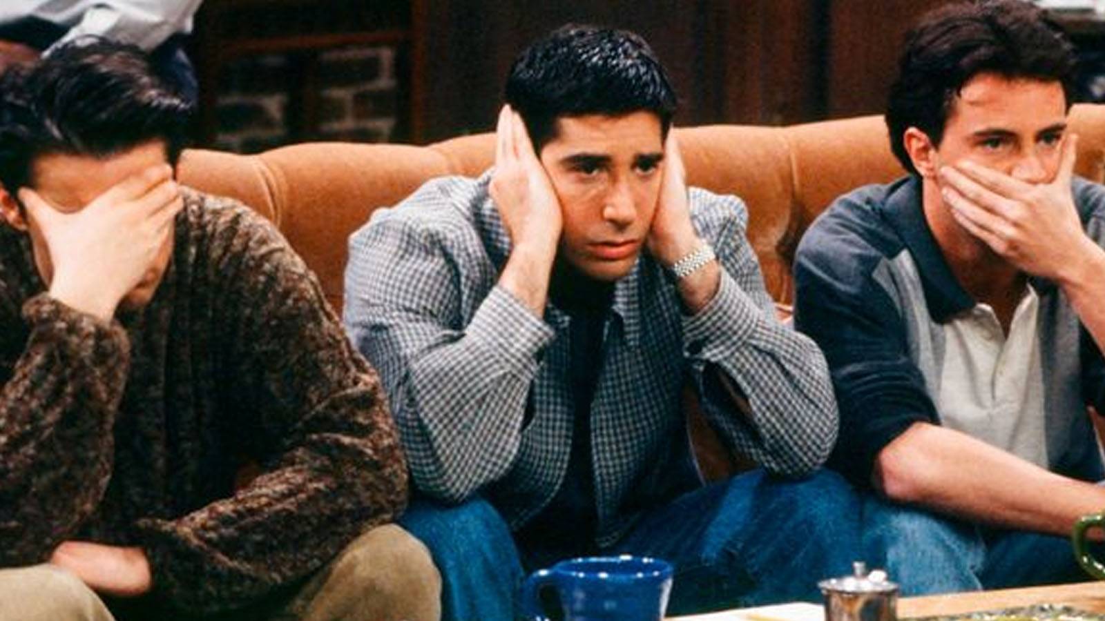1600x900 Friends: 5 Times Joey Was Chandler's Best Friend (& 5 It Was Ross)