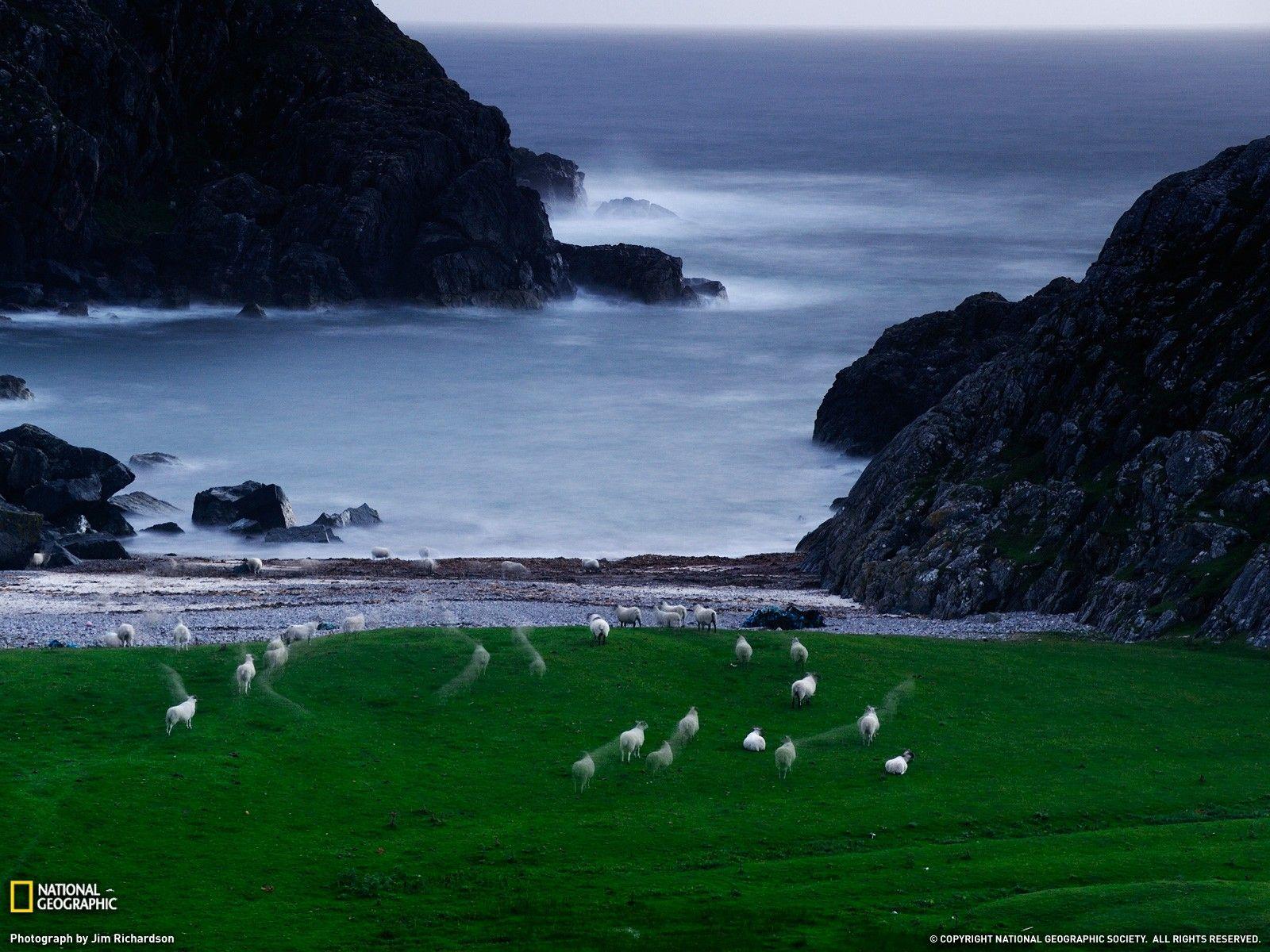1600x1200 Forces of Nature: Scotland Green Ocean Lush Nature North Skies Coast