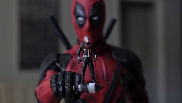 1280x720 Ant Man Standing on Deadpool Gun ID in 2048x1152 HD