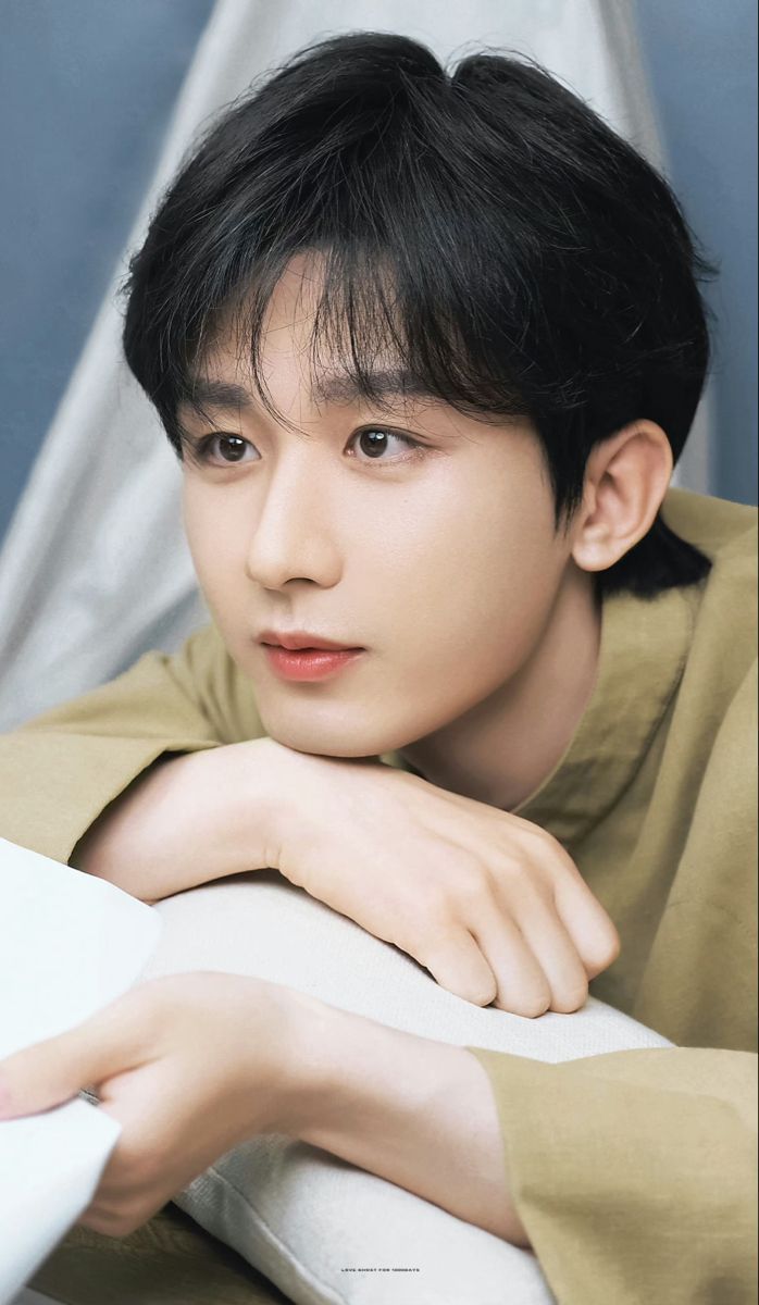 698x1200 Cheng Yi 230517