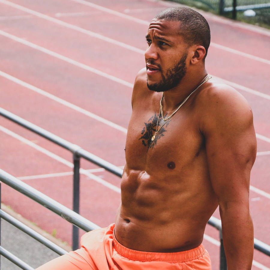 900x900 Ciryl Gane In Training Wallpaper