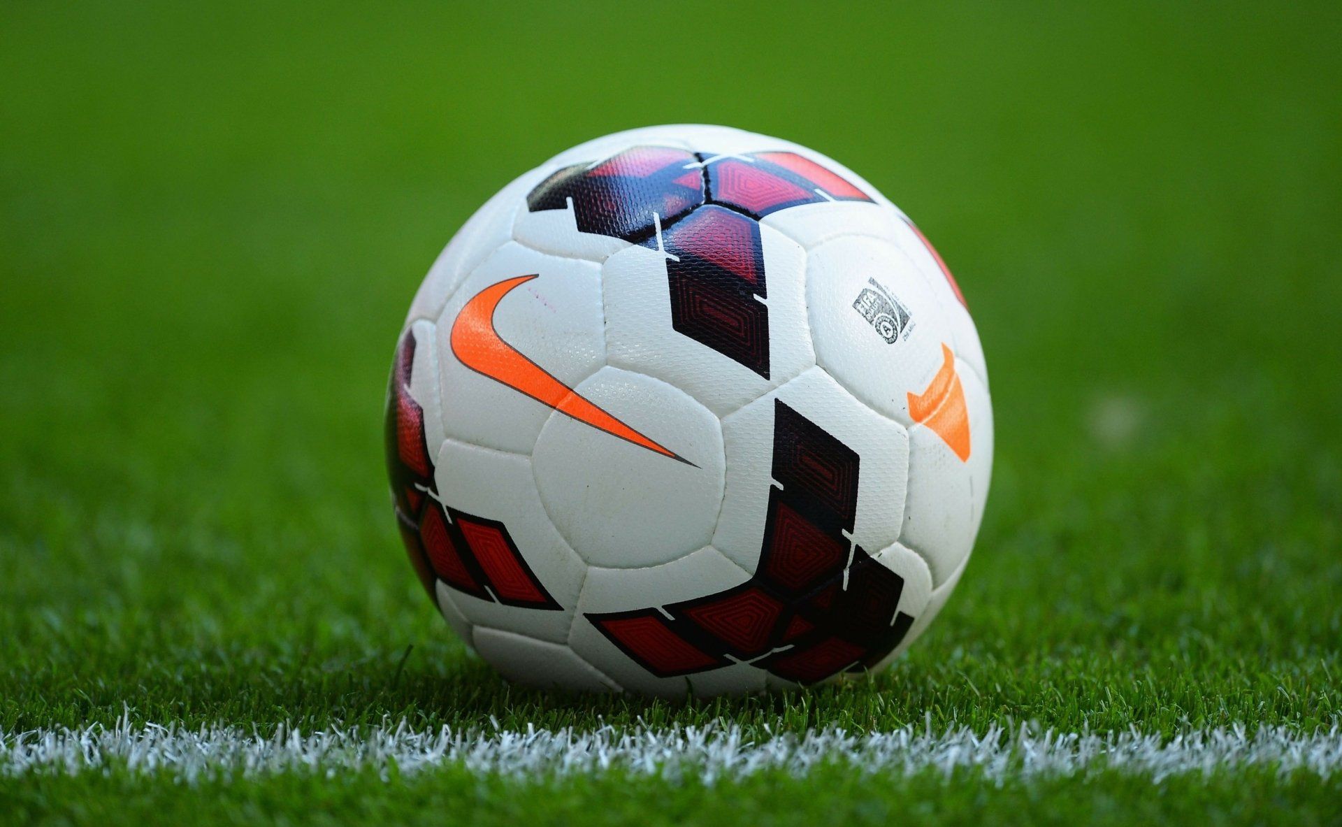 1920x1183 Soccer Ball on Grass Ultra HD Wallpaperx3000