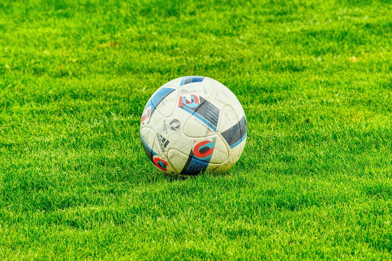 1280x853 Football Grass Ball Green