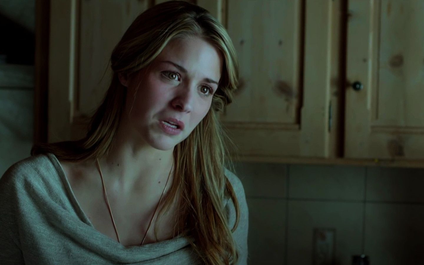 1440x900 Gemma Atkinson Actress in Fever Movie Wallpaper 01275