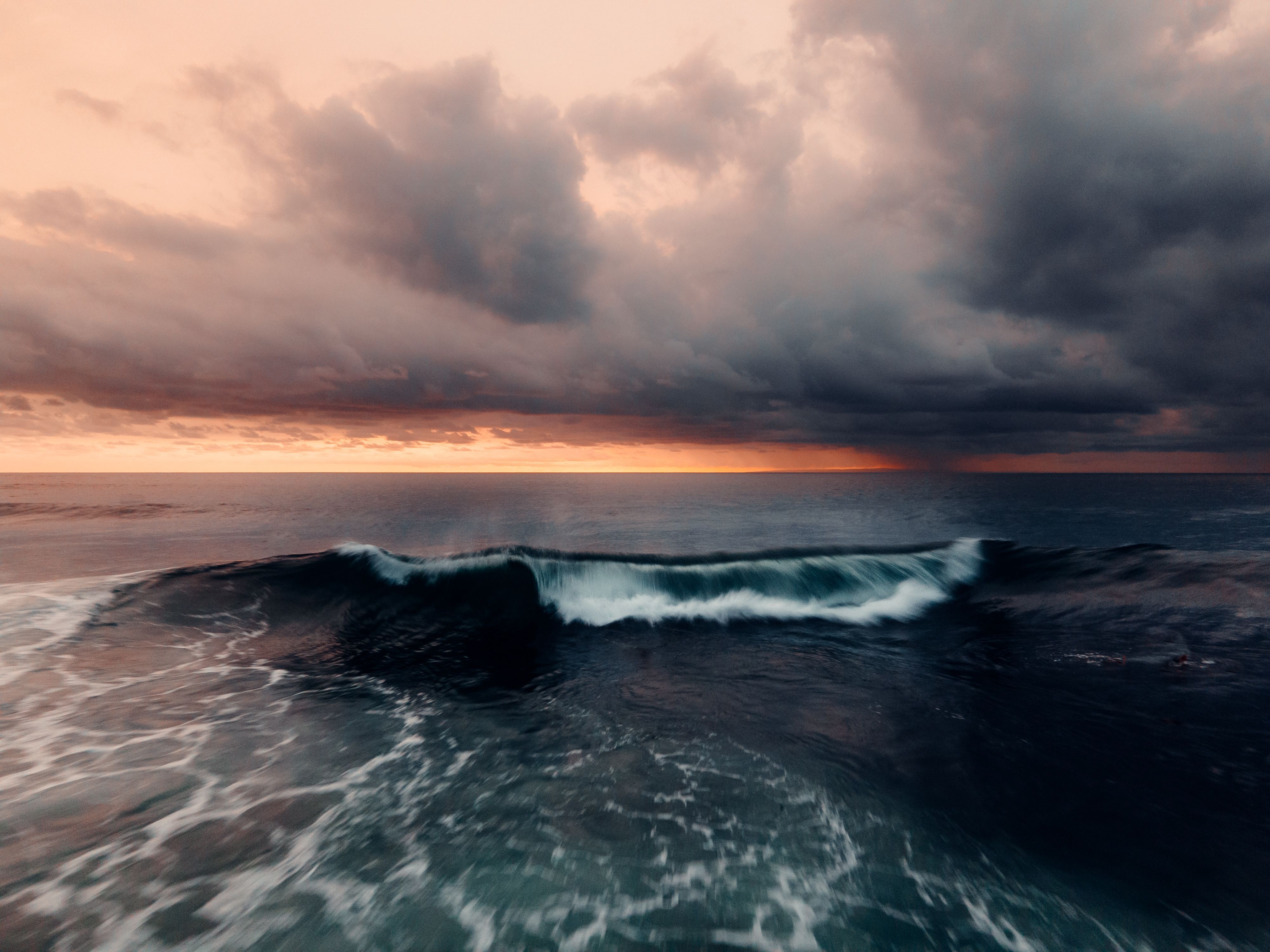 4000x3000 Disturbed Sea during Storm · Free