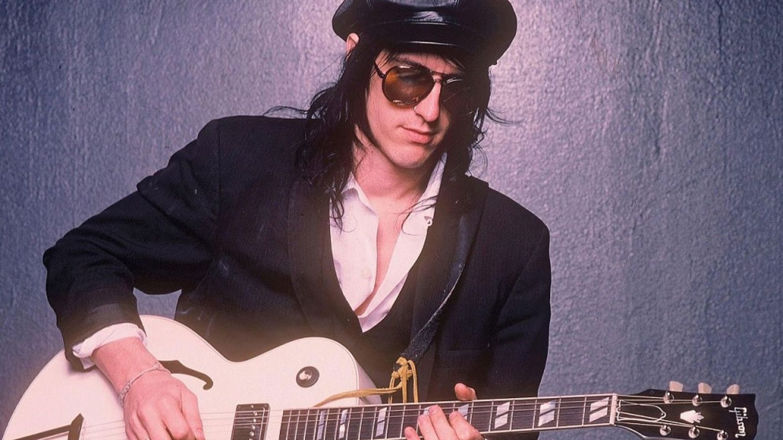 1600x900 Ex GN'R Manager Reveals Why Izzy Stradlin Was So Important To The Band, Explains How Guitarist Helped Him Get Paid: 'I Always Envied That' Ex GN'R Manager Reveals Why Izzy Stradlin Was So Important