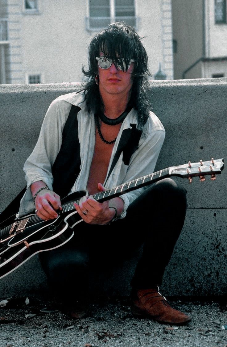 736x1124 Izzy Stradlin icons