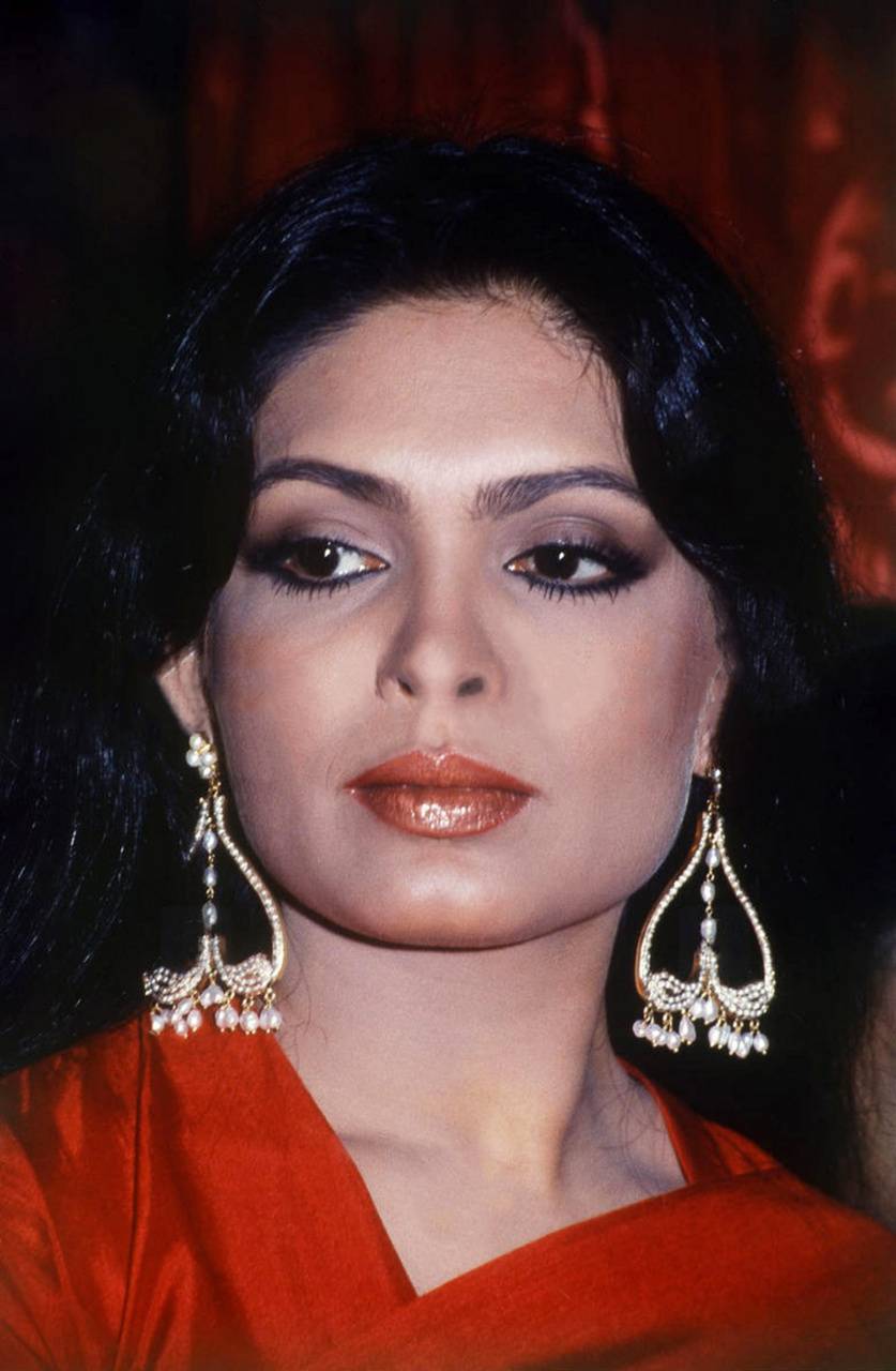 837x1280 Parveen Babi Wallpaper