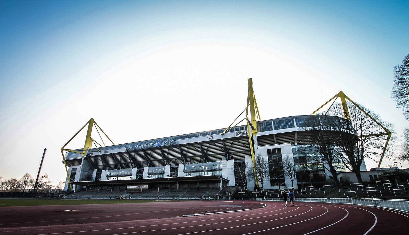 1600x918 Signal Iduna Park (Westfalenstadion)