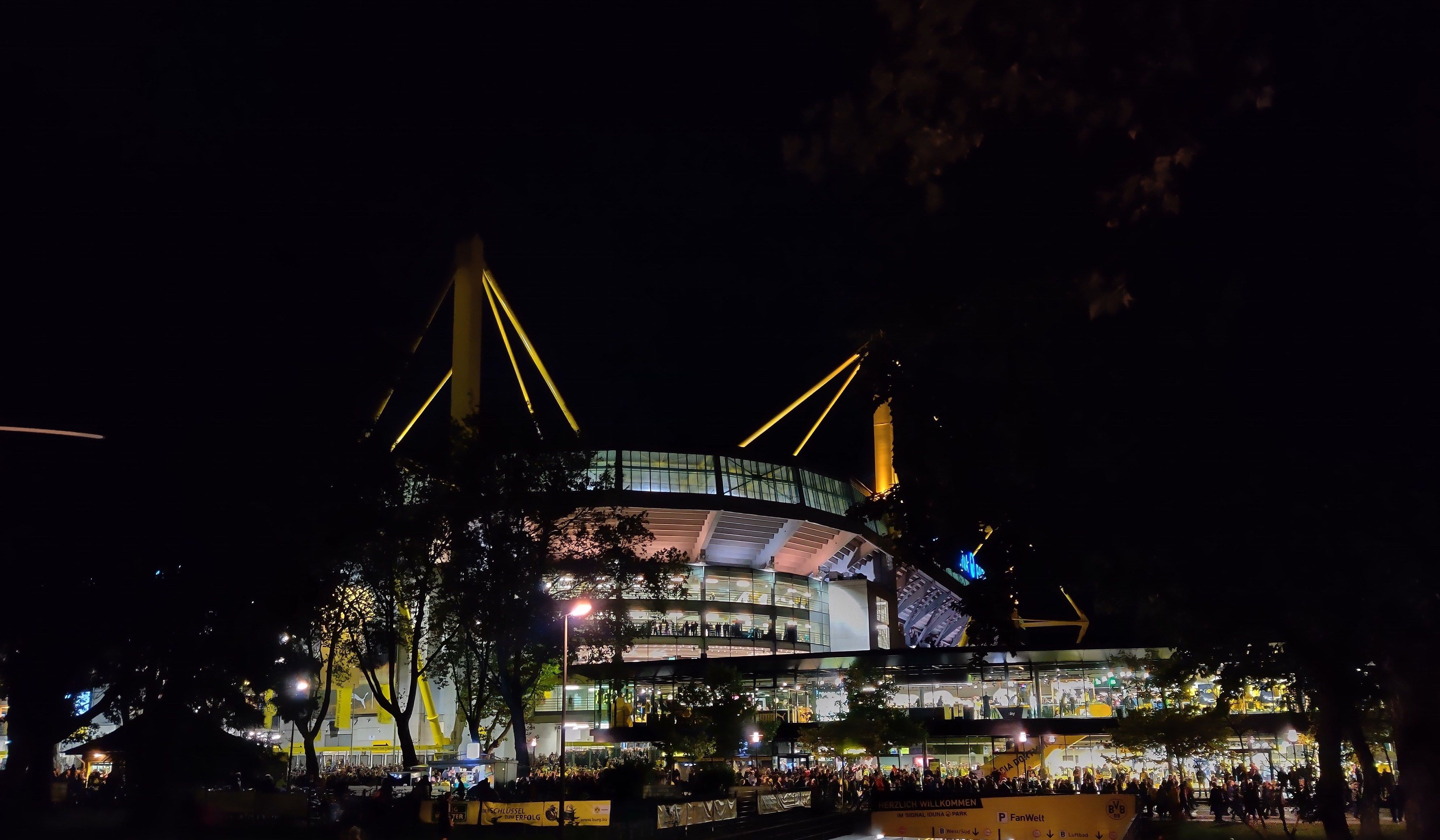 3981x2322 A Borussian in Borussia, Borussia Dortmund fan, Yellow wall, Dortmund fans, BVB Fans. Fear The Wall