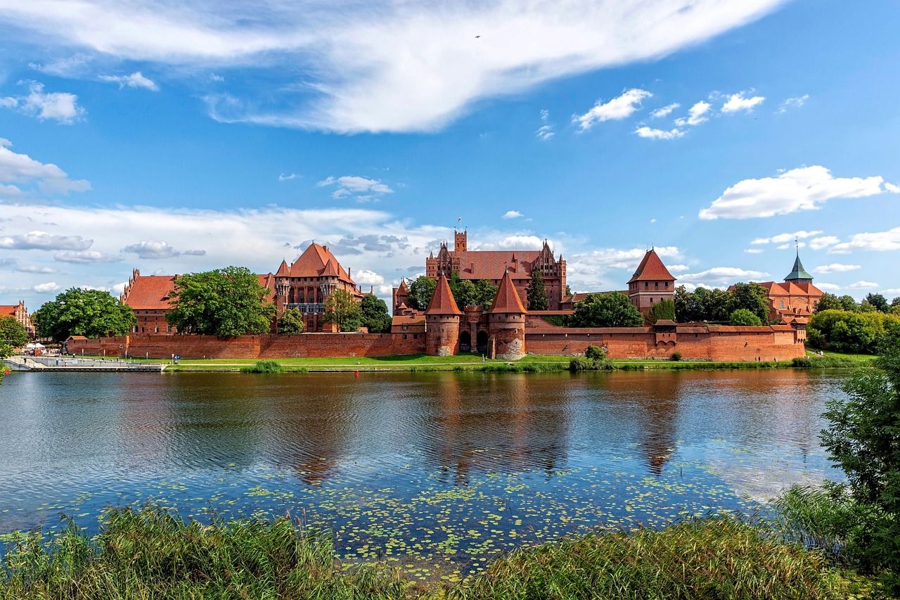 1280x853 Castle River Malbork