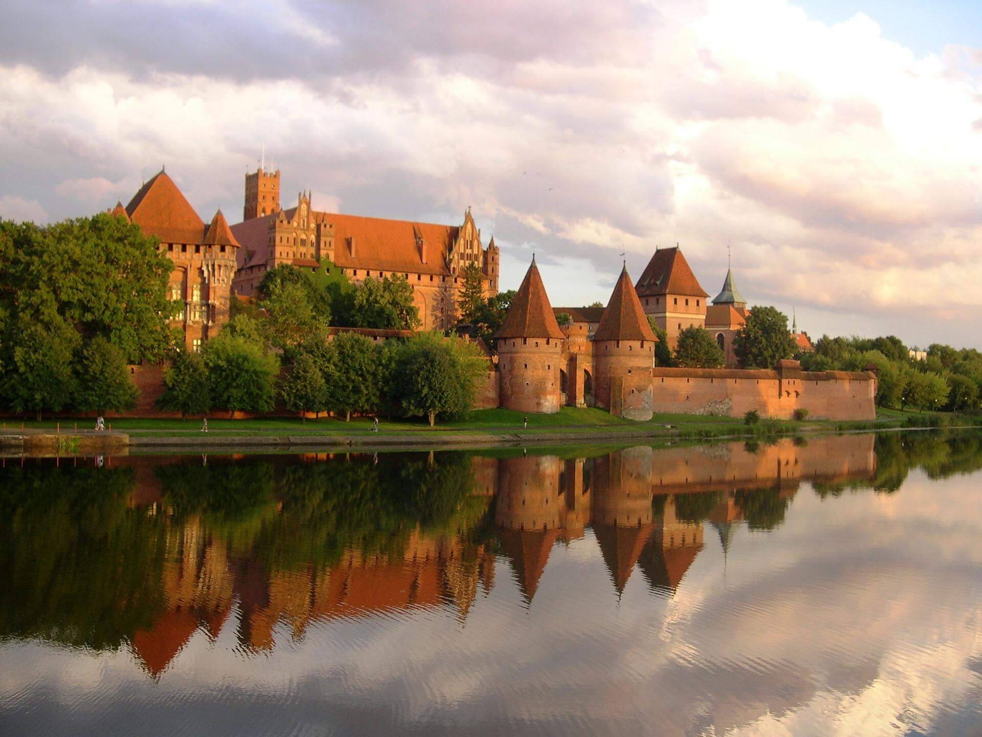 1920x1440 Malbork Castle Soul Travel Laden Sie Nach Polen Im Slow Stil Ein
