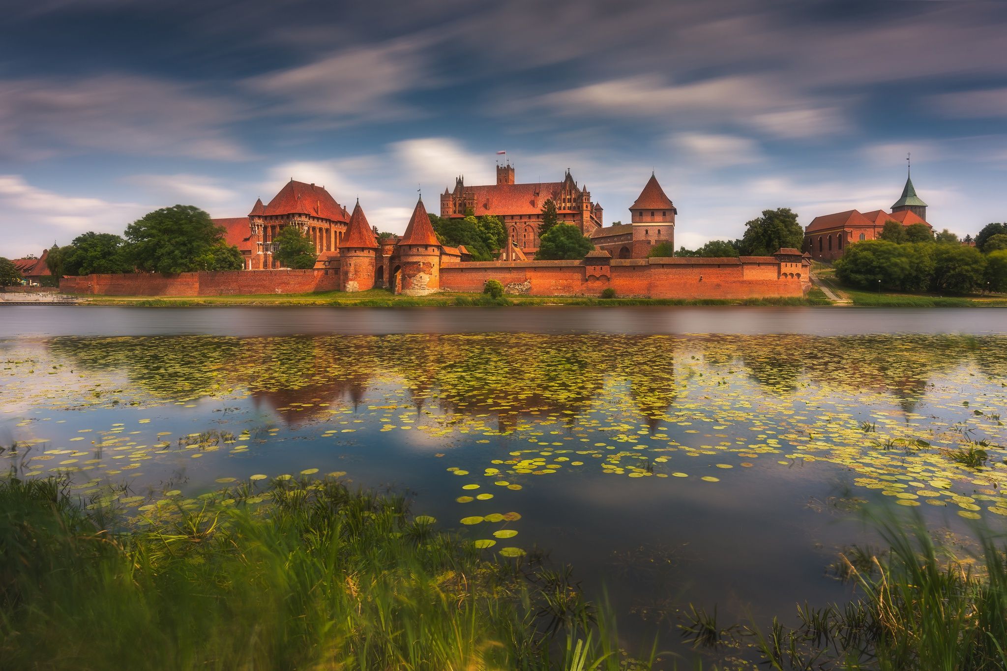 2048x1365 Wallpaper river, castle, Poland, Poland, Malbork, Marienburg Castle, Malbork Castle, The Nogat River for mobile and desktop, section пейзажи, resolution 2048x1365