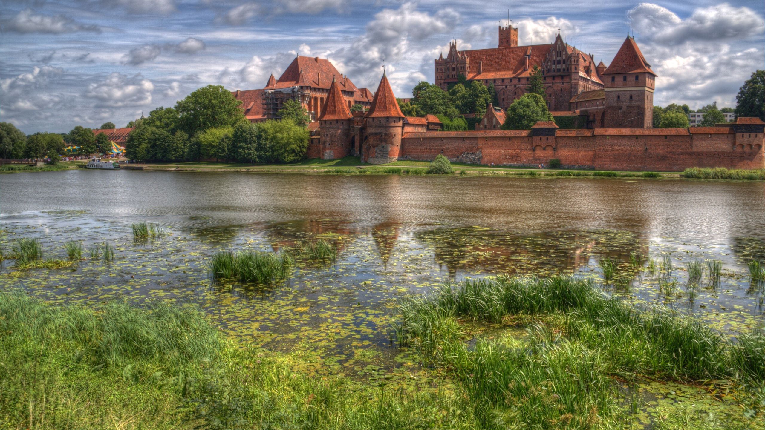2560x1440 Castle of the Teutonic Order In Malbork Poland HD Travel Wallpaper