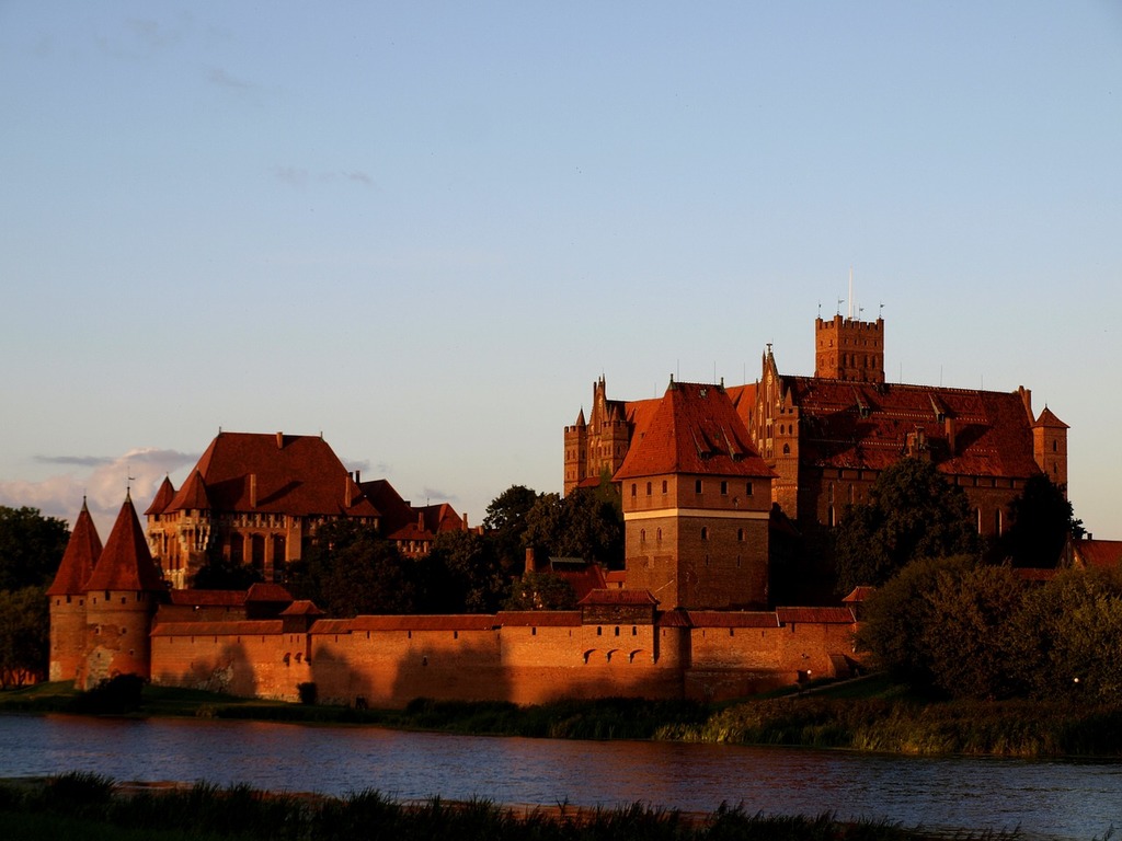 1024x768 Malbork castle monument building. A large castle sitting