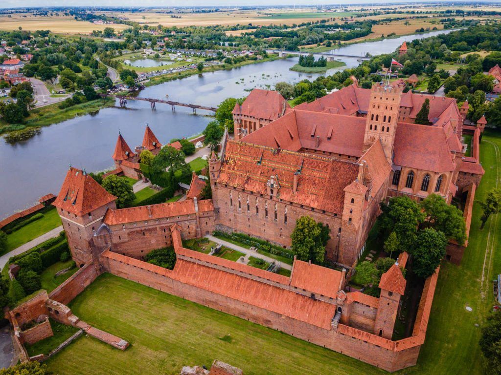 1024x768 Malbork Castle: The Biggest Castle in The World