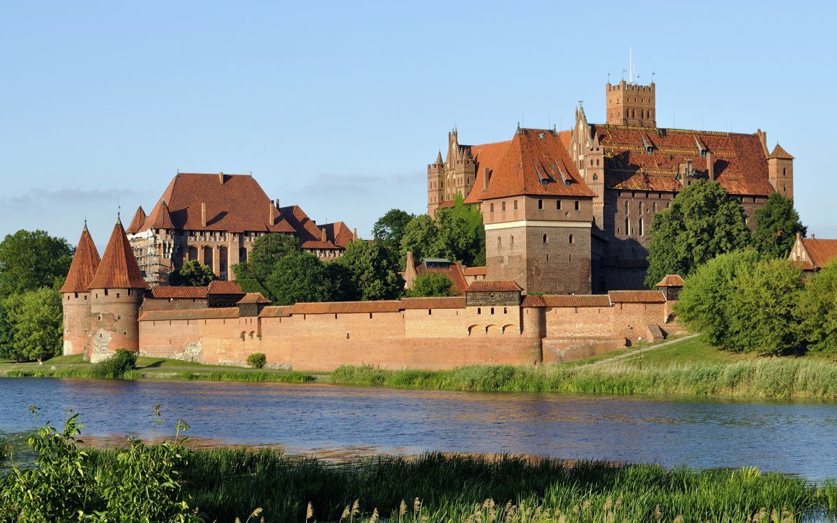 1200x750 Wallpaper Malbork Castle, Castle, Fortification, Waterway, Medieval Architecture, Background Free Image