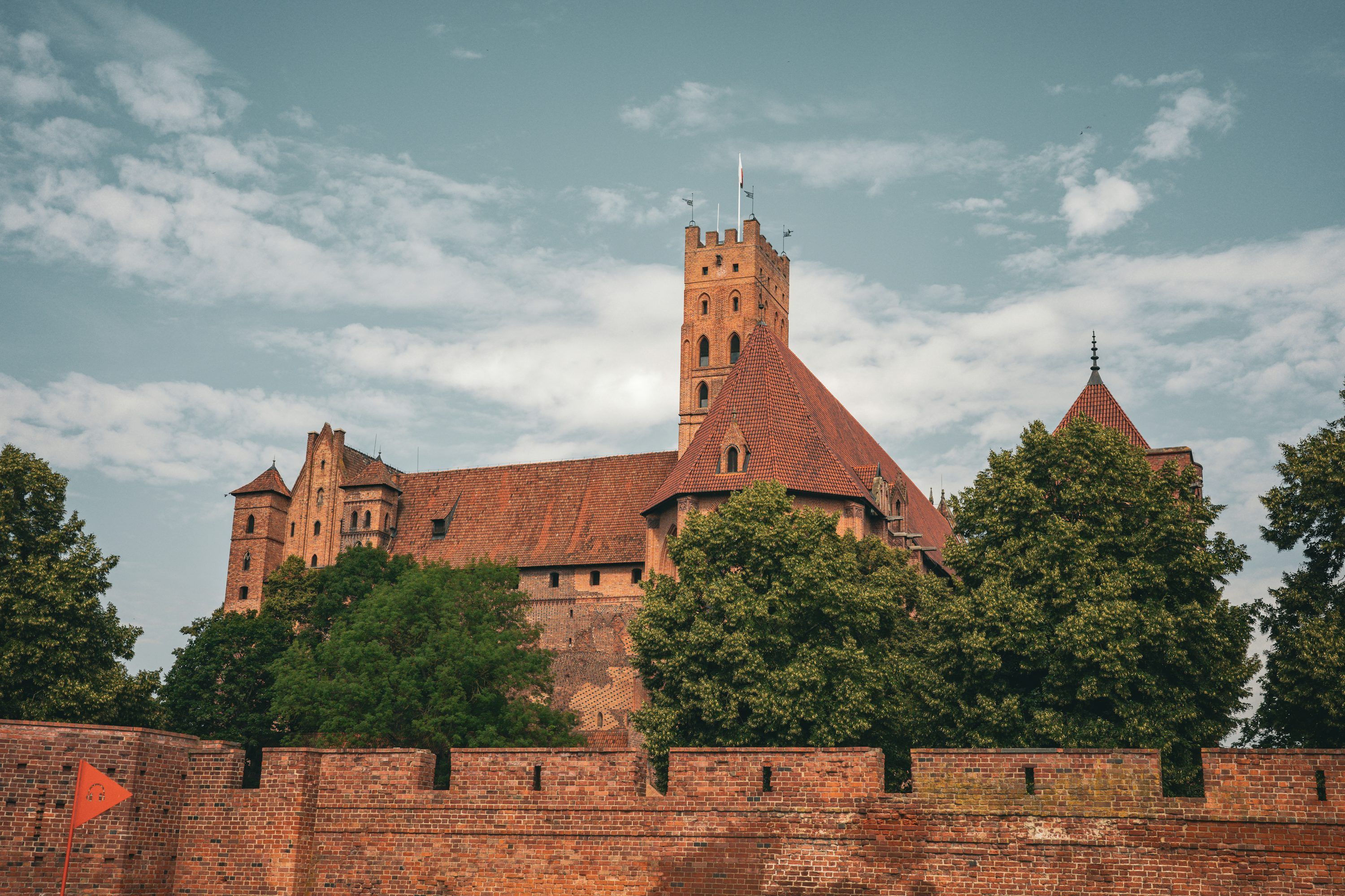 3000x2000 Malbork Castle Picture. Download Free Image
