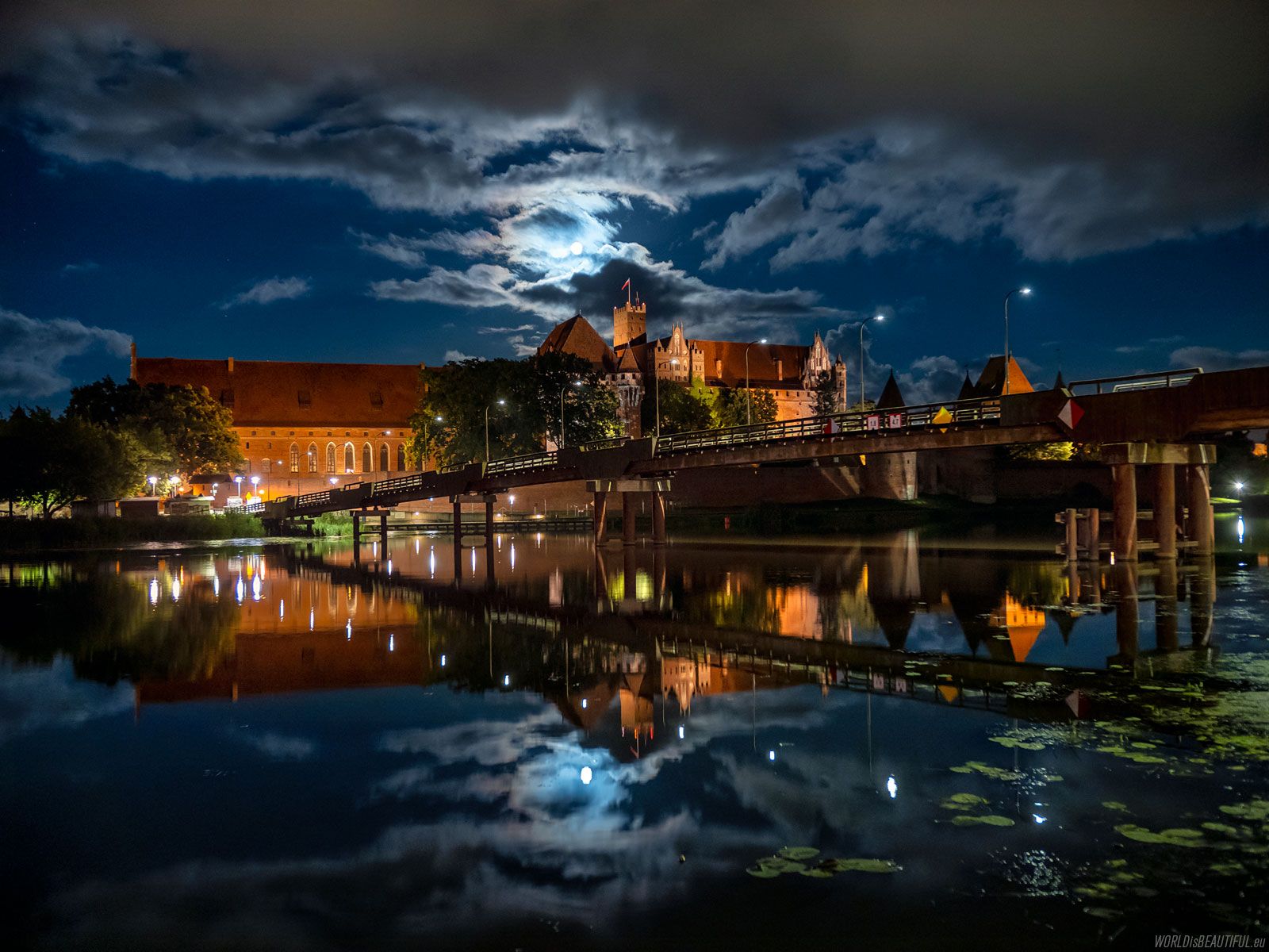 1600x1200 Malbork Poland. photography, photo gallery