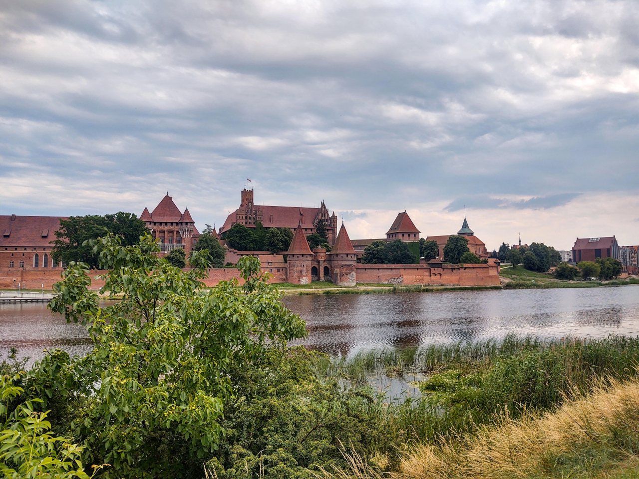 1280x960 The biggest castle complex in Europe