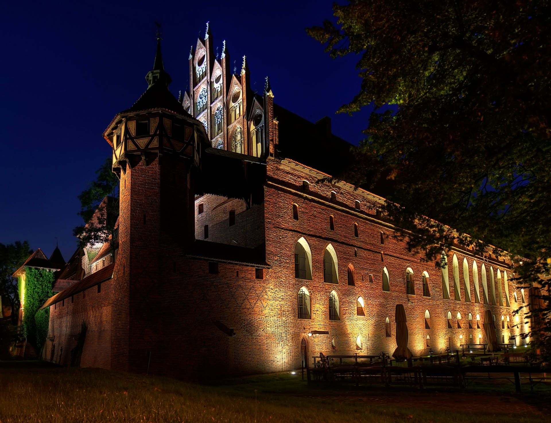 1920x1473 Download Malbork Castle Museum Wallpaper