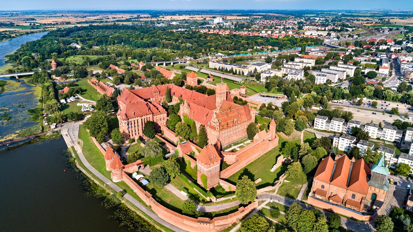 1366x768 Malbork Castle, Poland of the LAB concentric system