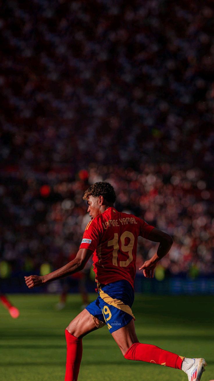 736x1308 Lamine Yamal playing for Spain in The Euros. Wallpaper HD