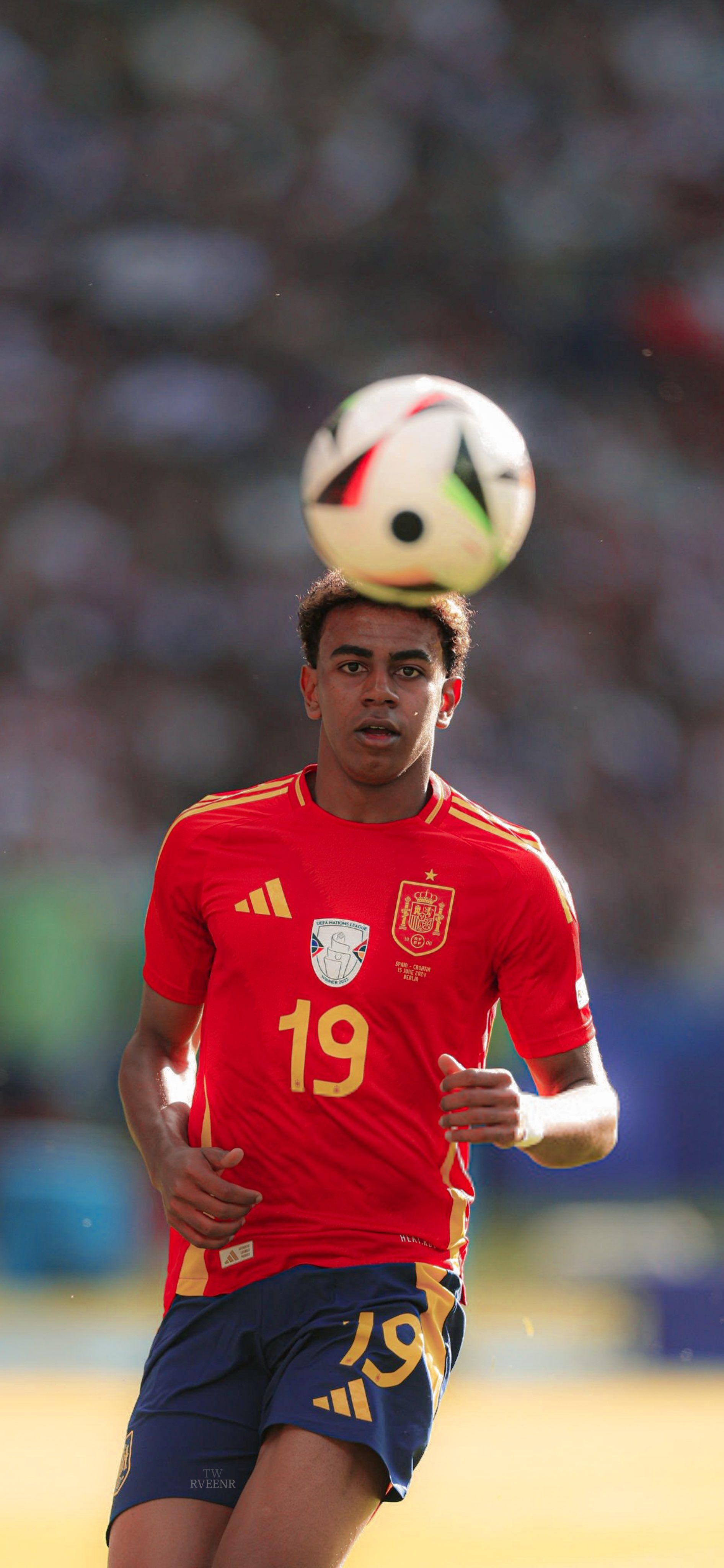 1892x4096 Lamine Yamal Spain Wallpaper